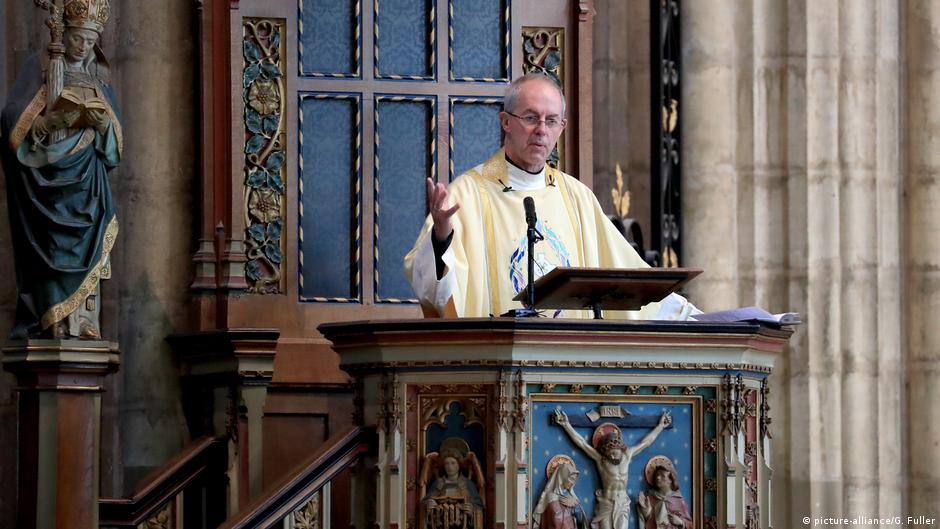 Iglesia anglicana critica plan de Boris Jonhson de enviar refugiados a Ruanda
