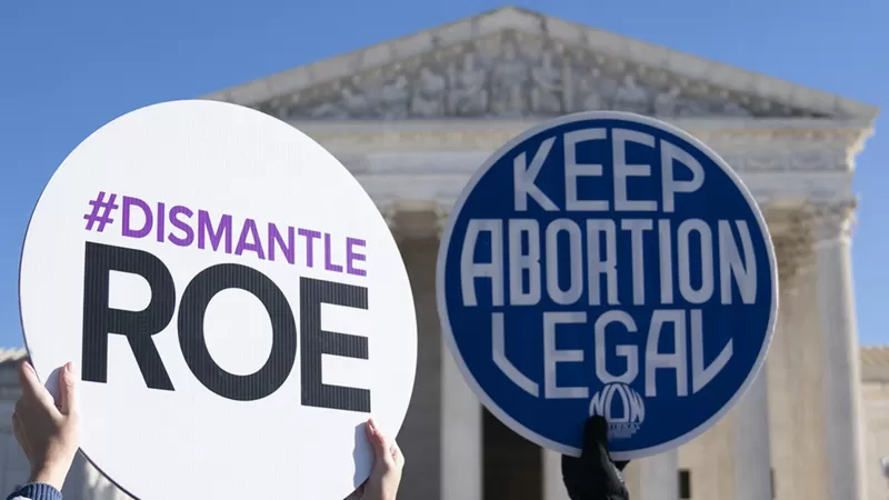 Qué es Roe vs. Wade y por qué está en el centro de la batalla política por el aborto en EE.UU.