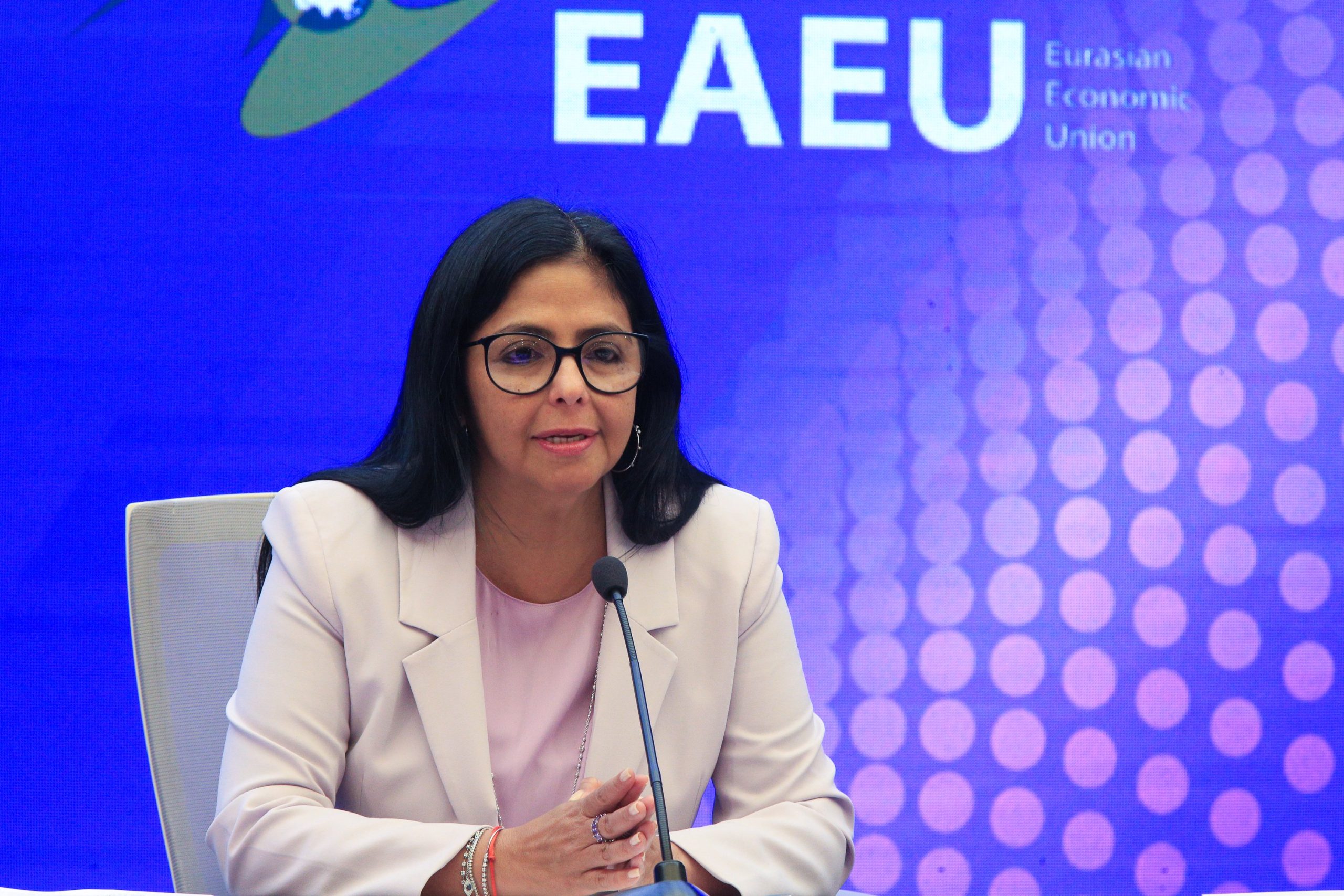 Delcy Rodríguez rechaza sanciones contra Rusia en Foro Económico Euroasiático