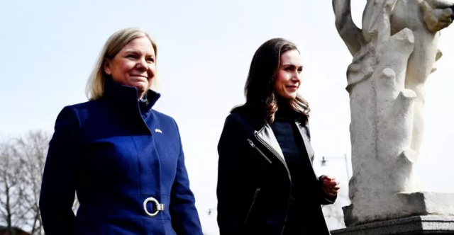 Las primeras ministras de Suecia y Finlandia, Magdalena Andersson y Sanna Marin, en una reunión para debatir la adhesión de ambos países a la OTAN.