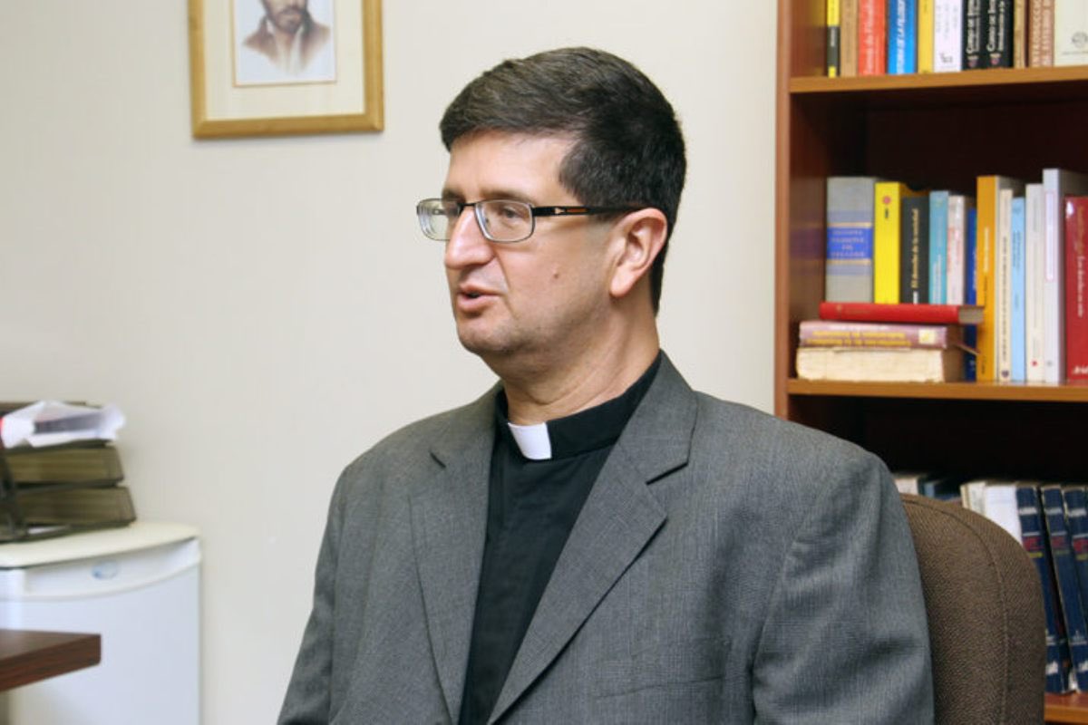 "No hubo ninguna conducta omisiva", el padre Peraza rechaza imputación a la directora del Loyola Gumilla