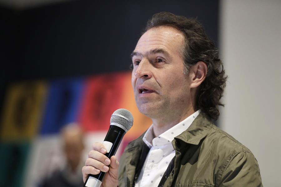 Candidato presidencial colombiano dice que hombre vinculado a Maduro infiltró su campaña