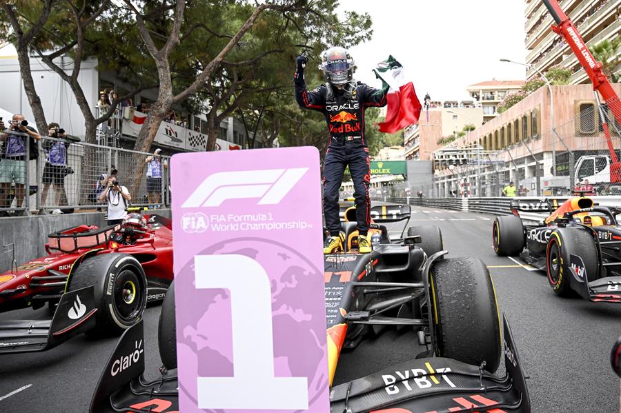 Mexicano ‘Checo’ Pérez aprovecha la estrategia y gana en Mónaco