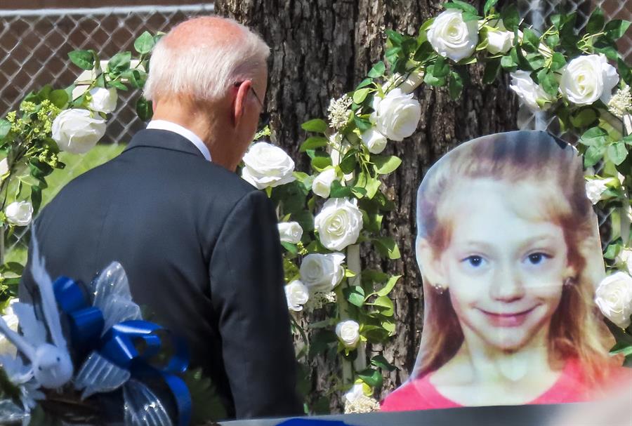Biden visita la escuela de Uvalde donde murieron 19 niños y 2 maestras
