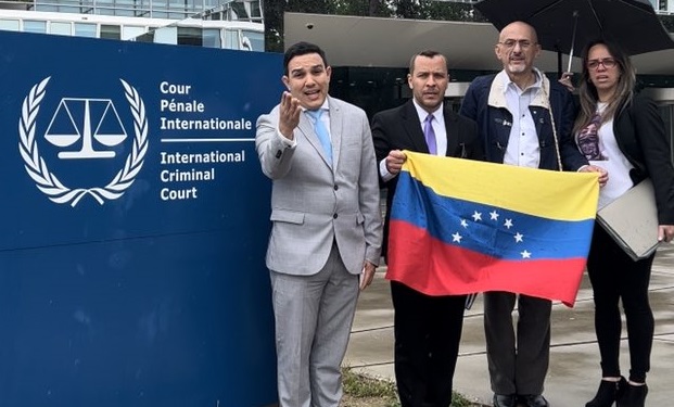 Familiares de víctimas de violaciones de DDHH entregan documentos a la CPI