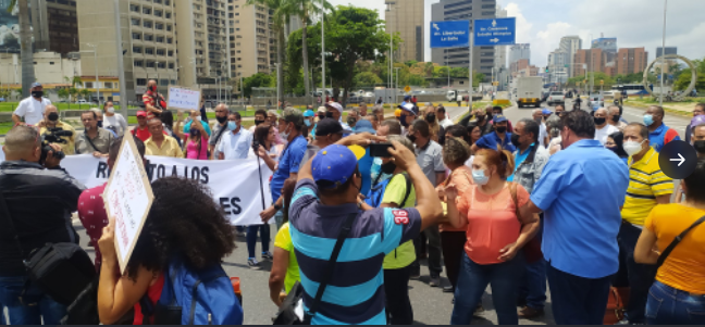 Durante la mañana de este martes, 10 de mayo, se registraron dos focos de protestas por derechos laborales en Caracas.