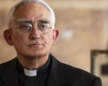 Monseñor Riccardo Lamba, de 65 años, es  originario de Caracas pero ordenado sacerdote en Roma en 1986. 