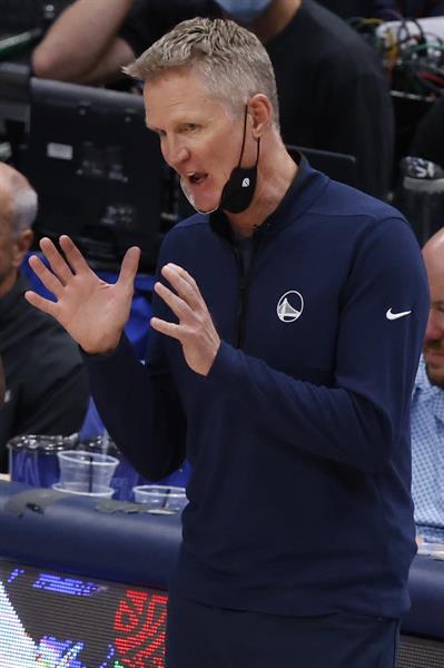 Steve Kerr explota contra republicanos: 50 senadores en Washington nos tienen como rehenes