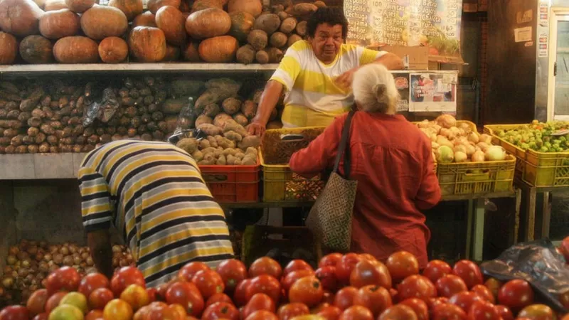 Qué es una recuperación en forma de K y por qué advierten que se asemeja a lo que vive la economía de Venezuela
