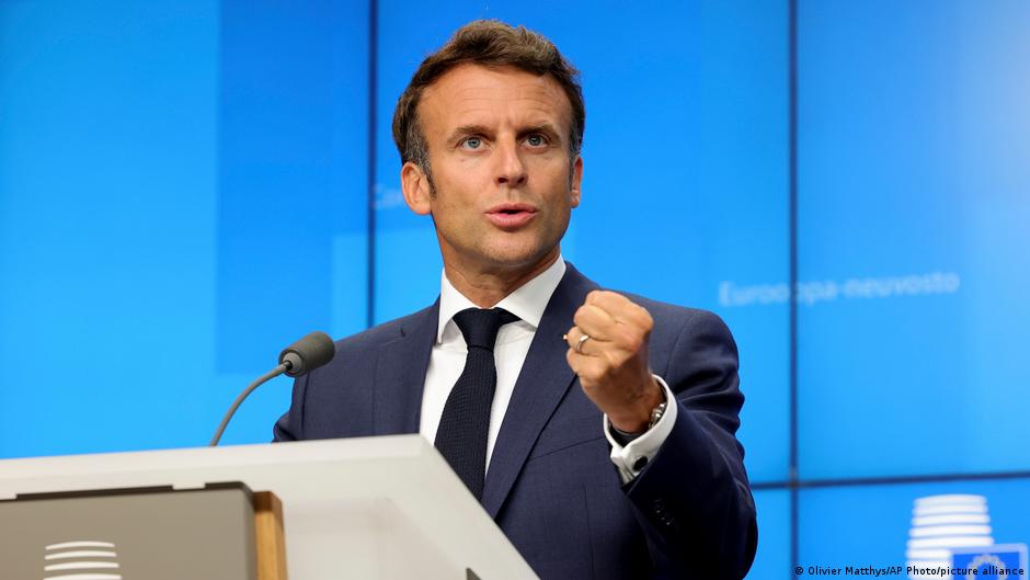 Macron se queda a 39 escaños de la mayoría absoluta en Francia