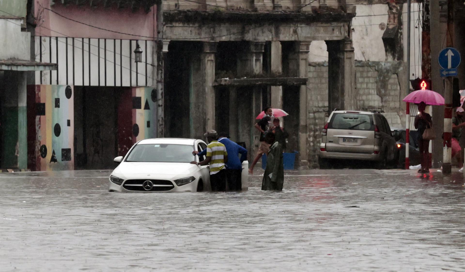 Las intensas lluvias dejan al menos tres muertos y miles de evacuados en Cuba