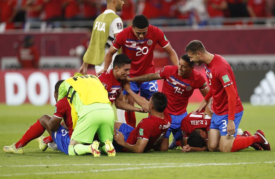 Costa Rica sufre para vencer a Nueva Zelanda y se clasifica a Catar 2022