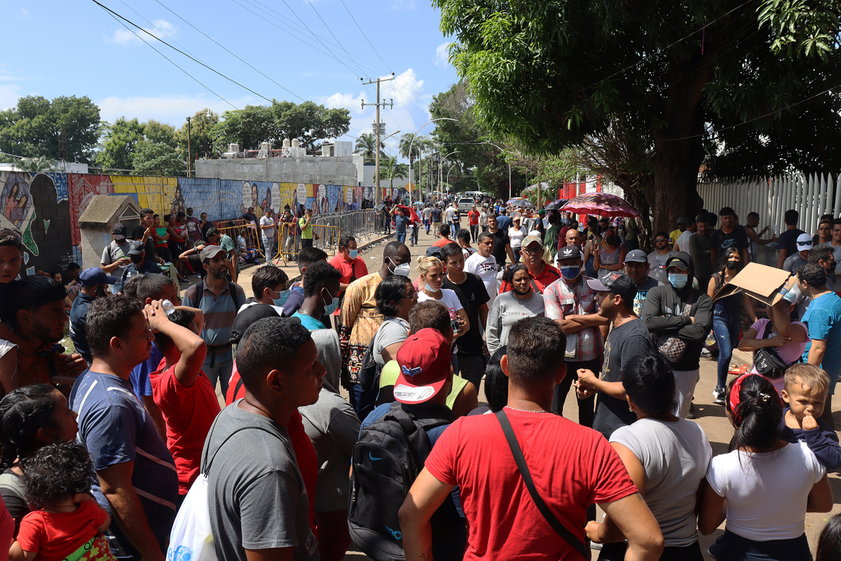 Miles de migrantes protestan en el sur de México y amagan con nueva caravana