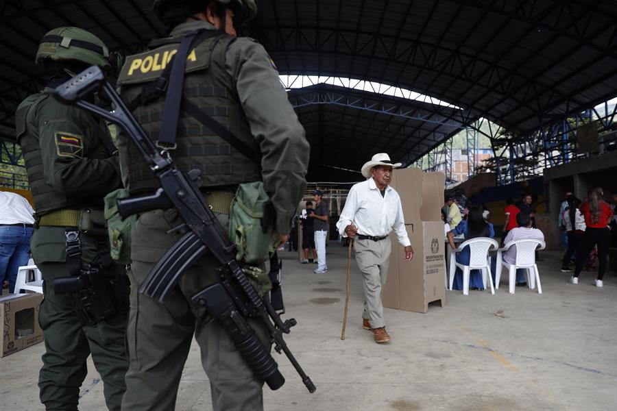 Violencia se cobra la vida de un soldado y un testigo electoral en Colombia