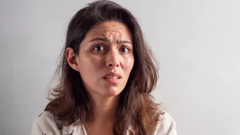 4 estrategias para dejar de pensar que va a ocurrir lo peor cuando estás estresado