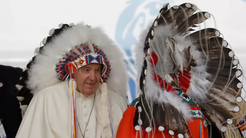 La histórica petición de perdón del papa Francisco a los indígenas de Canadá por "destrucción cultural y asimilación forzada"