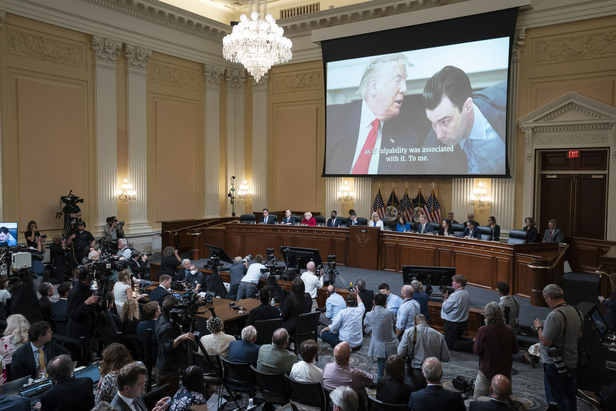 Revelaciones en el comité del 6 de enero atrapan a 17 millones de televidentes
