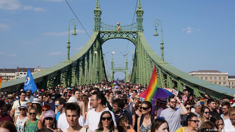 UE lleva a Hungría a los tribunales europeos por ley sobre comunidad LGTBI
