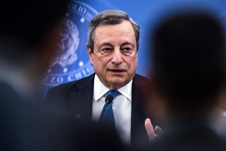 Mattarella no acepta la dimisión de Draghi y le manda al Parlamento