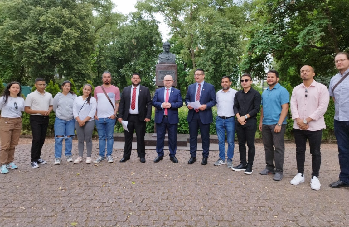 Venezuela y Bielorrusia evalúan ampliar la cooperación educativa