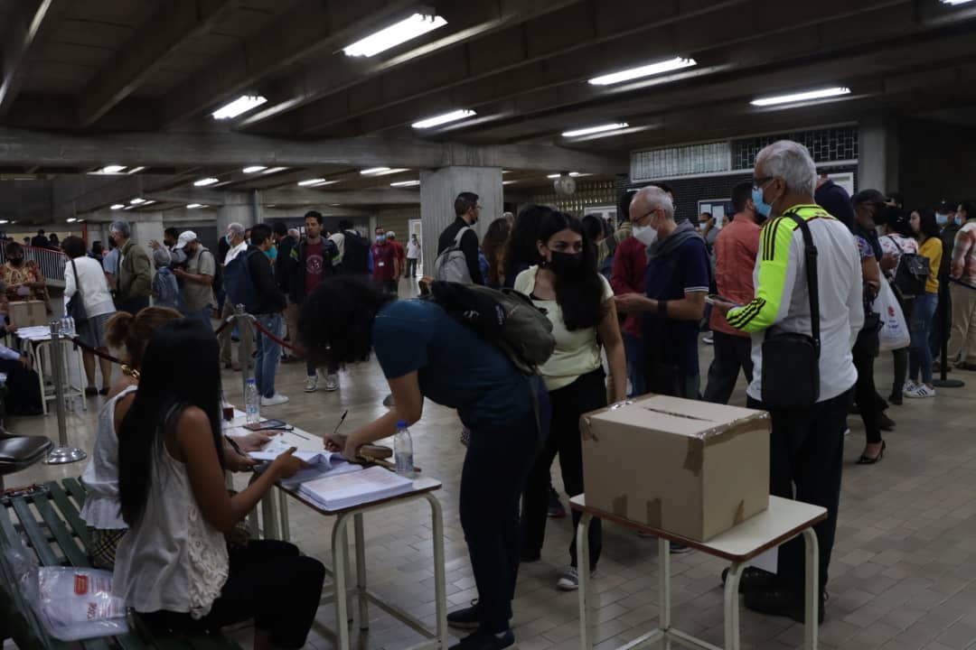 Así transcurren elecciones de egresados de la UCV (Fotogalería)