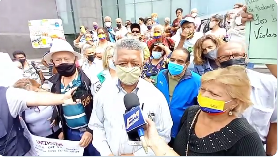 Trabajadores activos y jubilados protestan frente a sede del PNUD