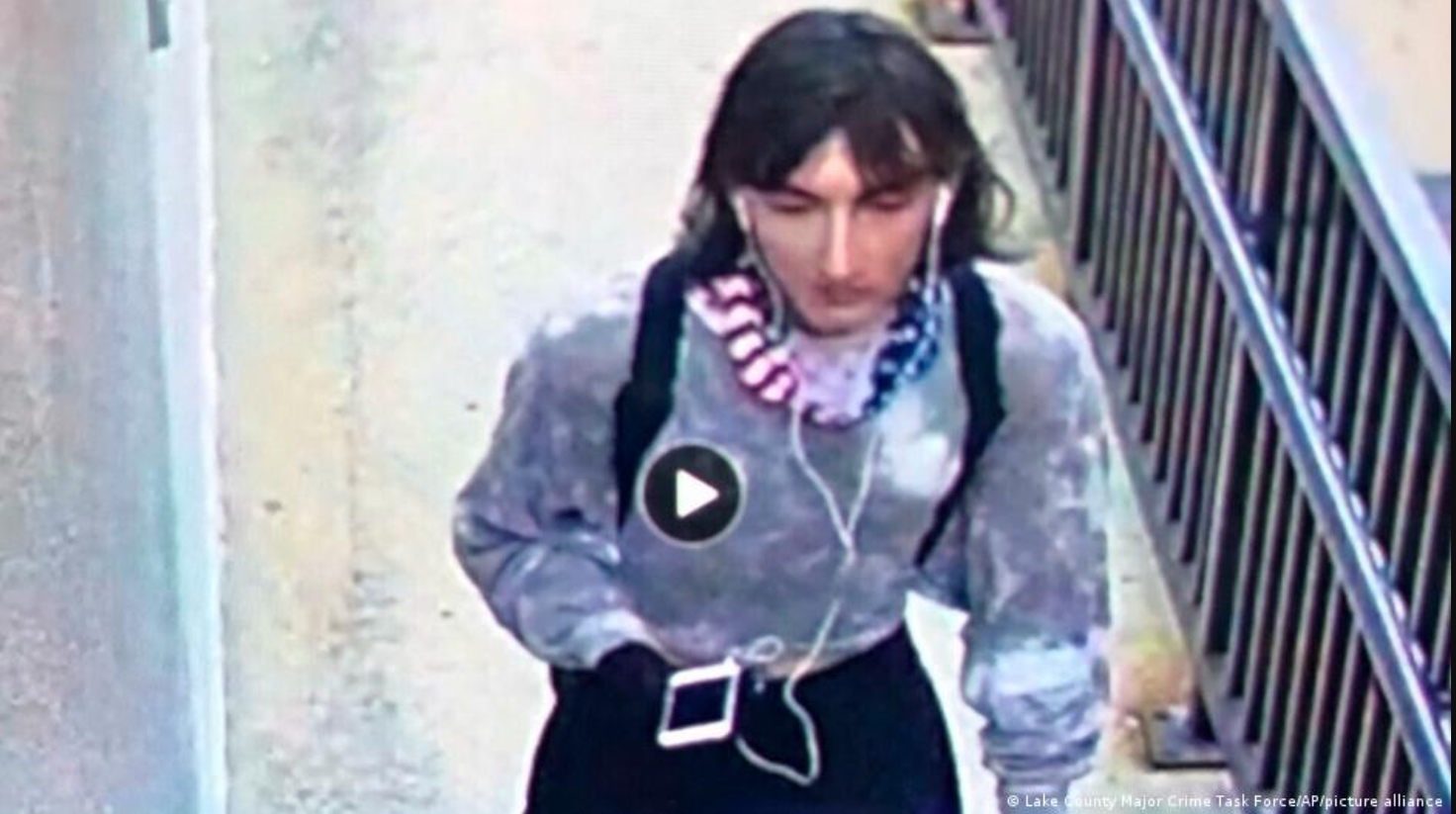 Acusan por siete asesinatos al sospechoso de Highland Park