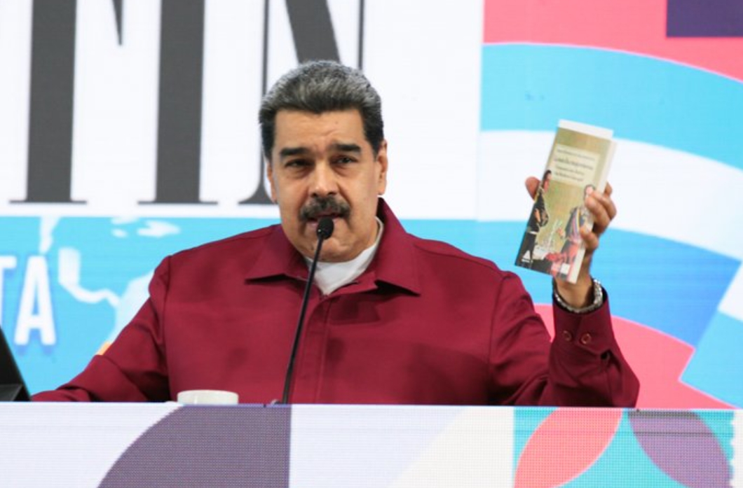 Maduro insiste en que Venezuela recibe amenazas