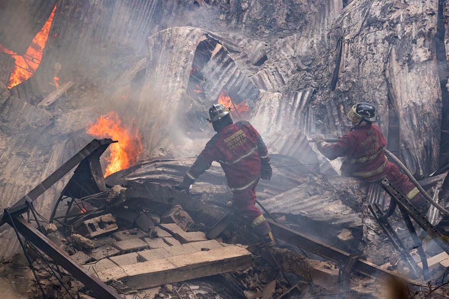 Pacientes en diálisis y organizaciones están "en alerta" tras incendio en almacén del Ivss