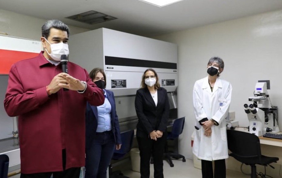 Maduro elogia a Pérez Jiménez durante su visita al Ivic