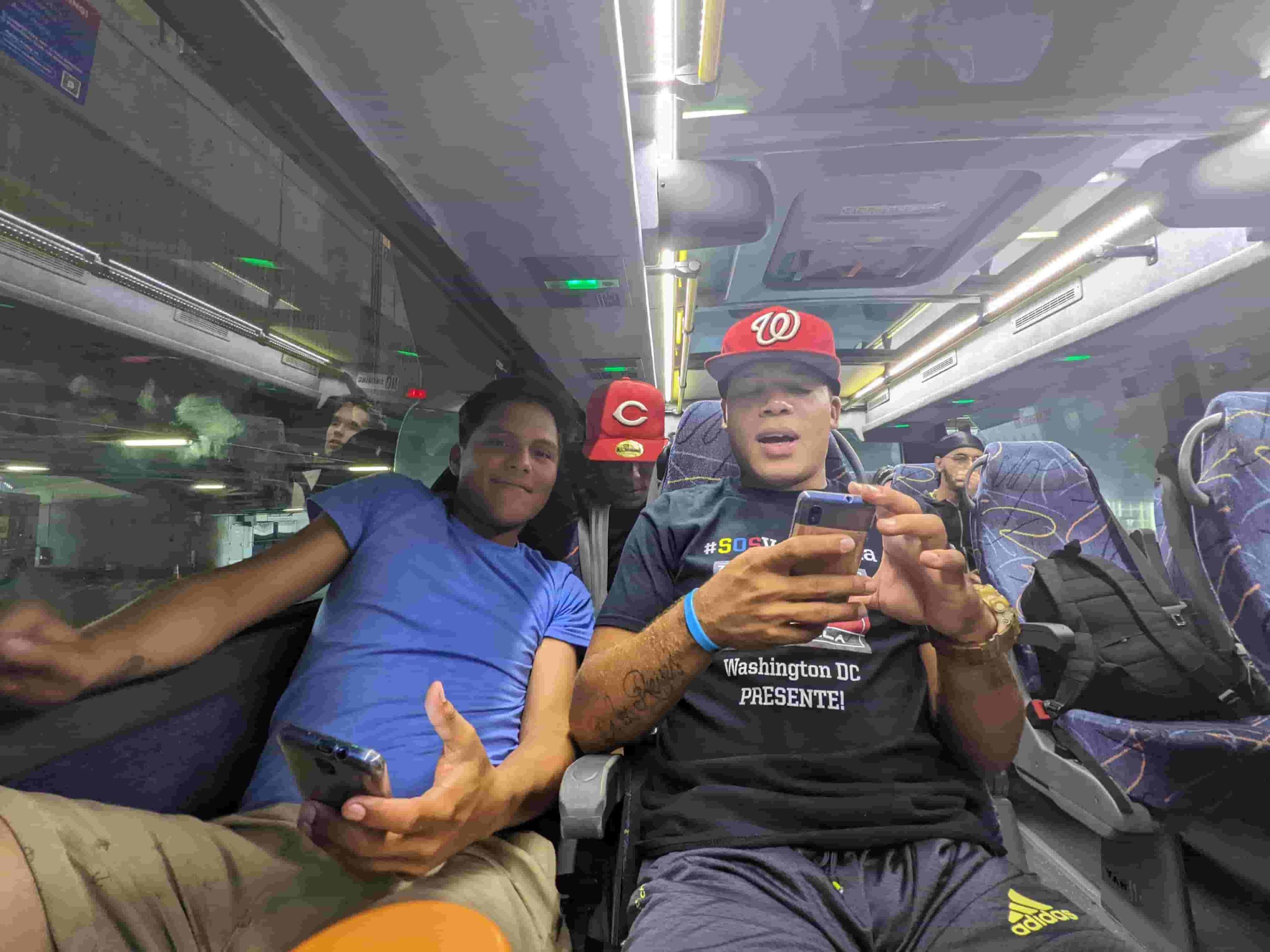 Cómo llegan los nuevos migrantes venezolanos a  la capital de Estados Unidos