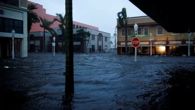 El huracán Ian provoca inundaciones "catastróficas" en la costa oeste Florida y deja a más de 2 millones de hogares sin electricidad