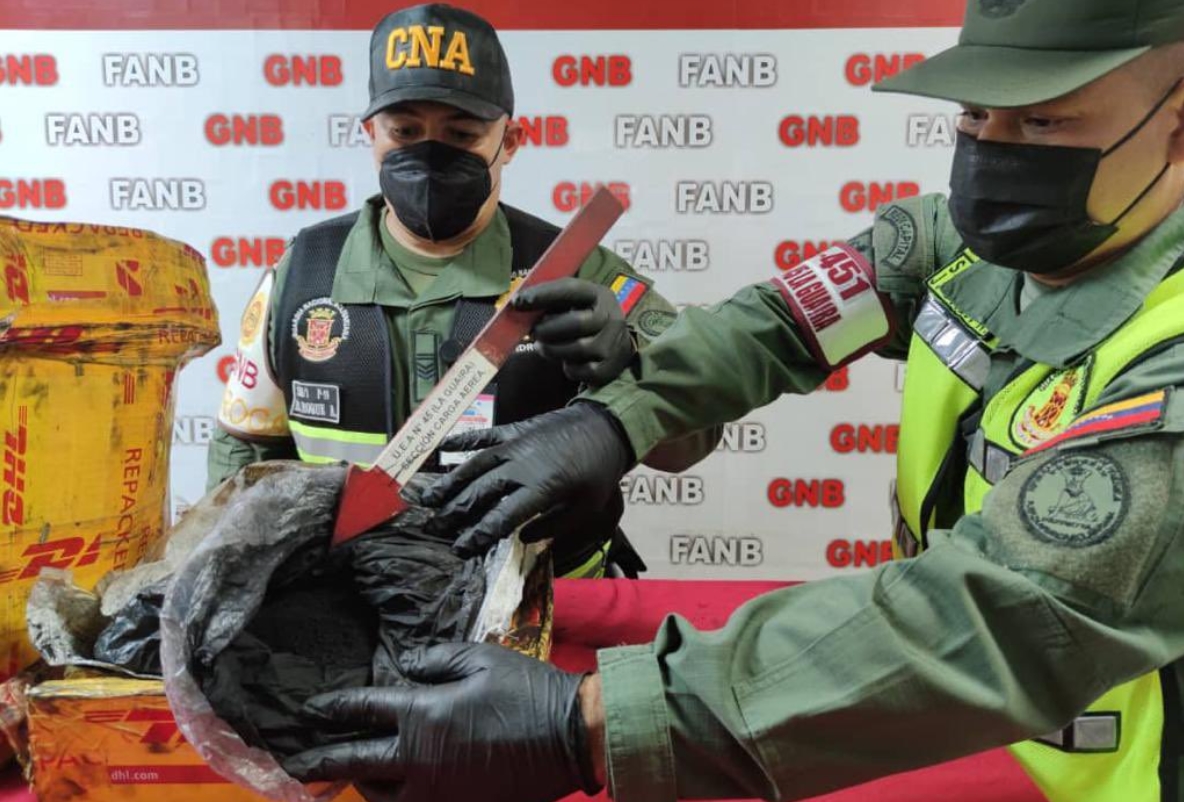 Guardia Nacional incautó 10 kilos de cocaína oculta en paquete de DHL
