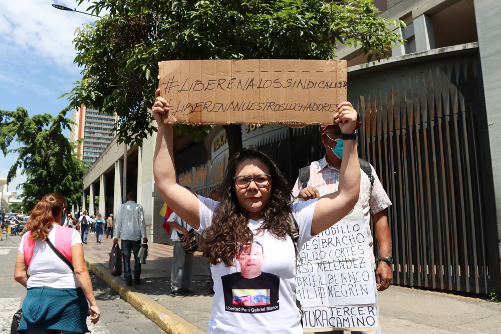 Familiares de presos políticos protestan en el Palacio de Justicia este 26 septiembre