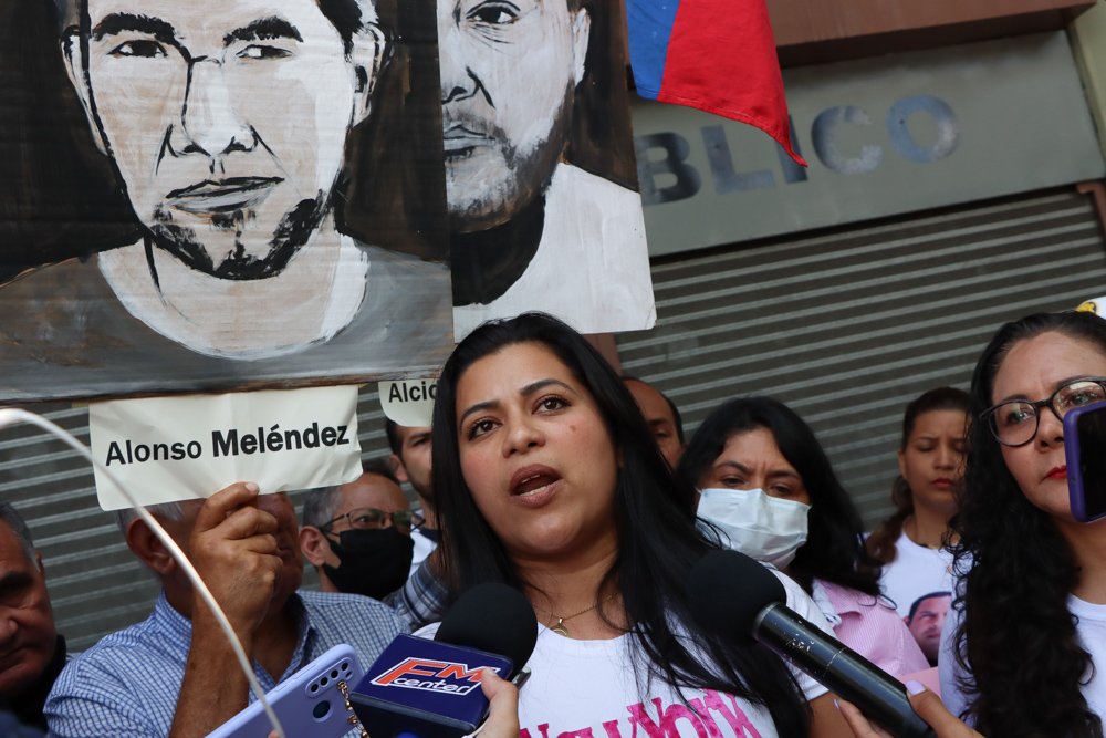 Familiares de presos políticos protestan en el Palacio de Justicia este 26 septiembre
