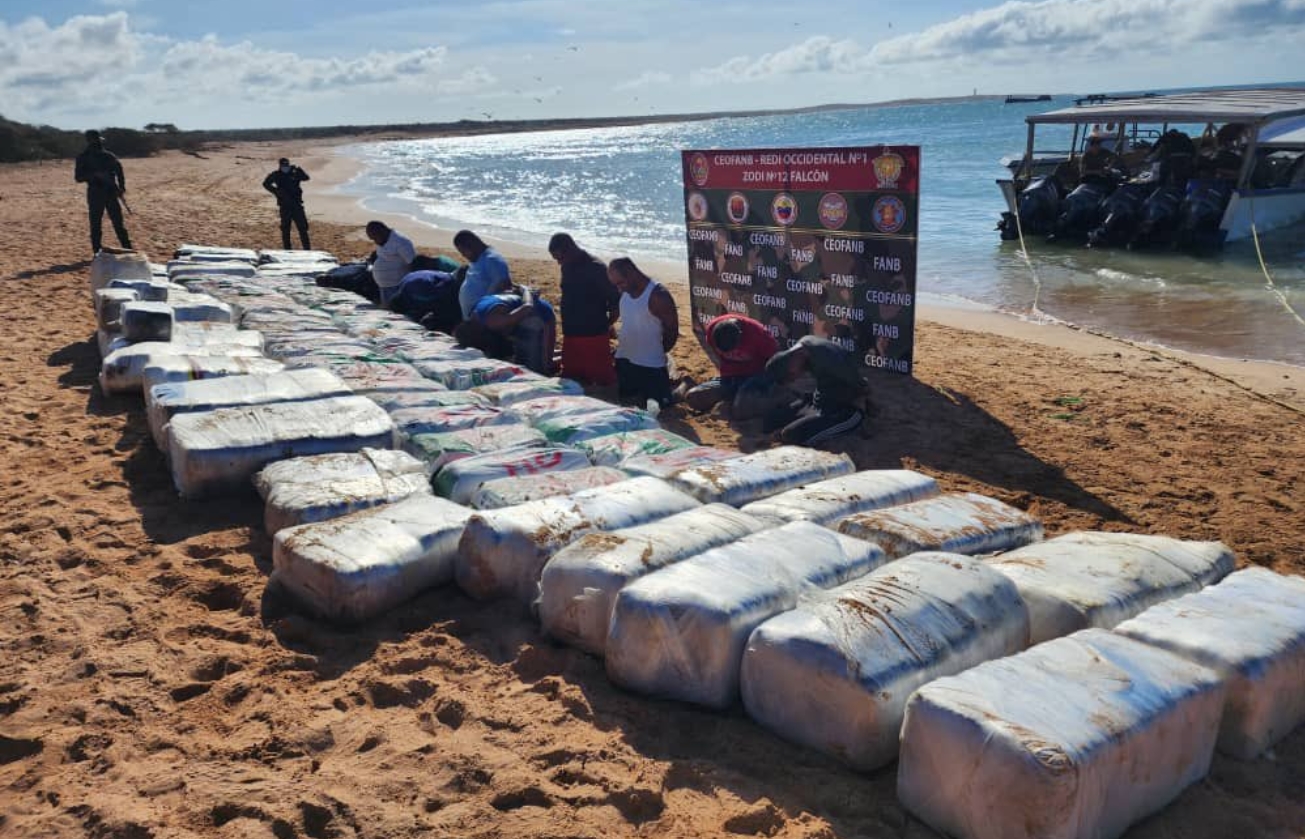 Acusan a 12 venezolanos por tráfico del mayor alijo de marihuana en 10 años
