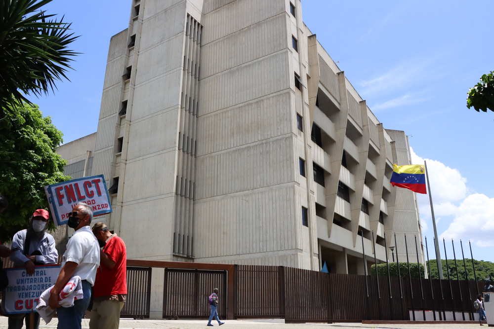 Experto cuestiona constitucionalidad del procedimiento para la revisión de las inhabilitaciones