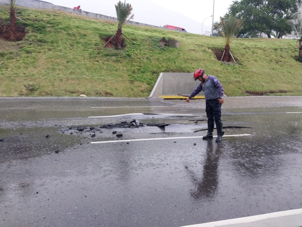 Paso por autopista Francisco Fajardo se mantiene cerrado este 29 de septiembre