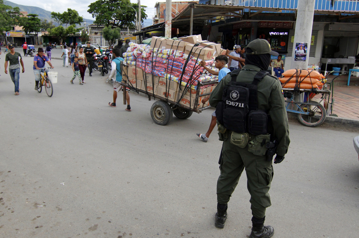 Venezuela reforzará vigilancia desde este lunes en la frontera para evitar lavado de dinero