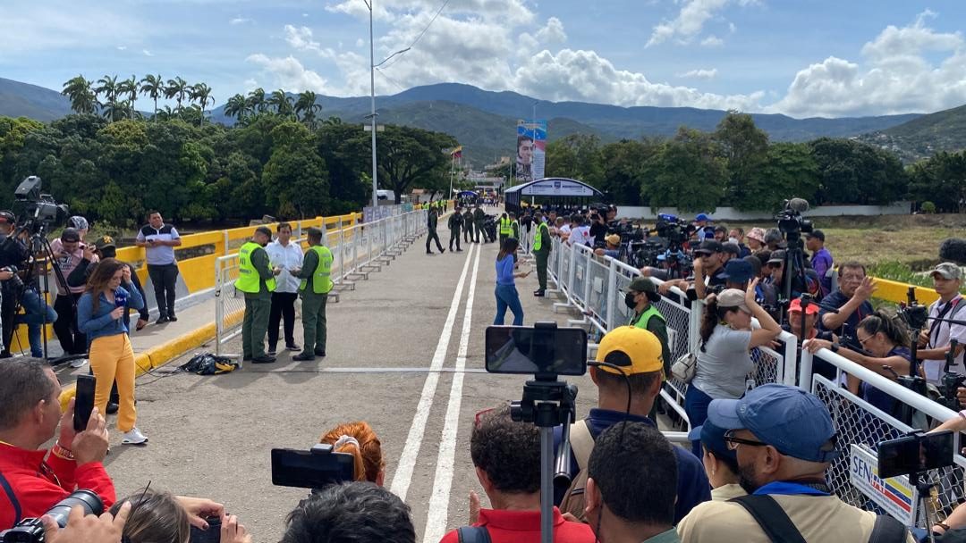 Motocicletas y vehículos particulares podrán cruzar frontera colombo-venezolana en enero 2023