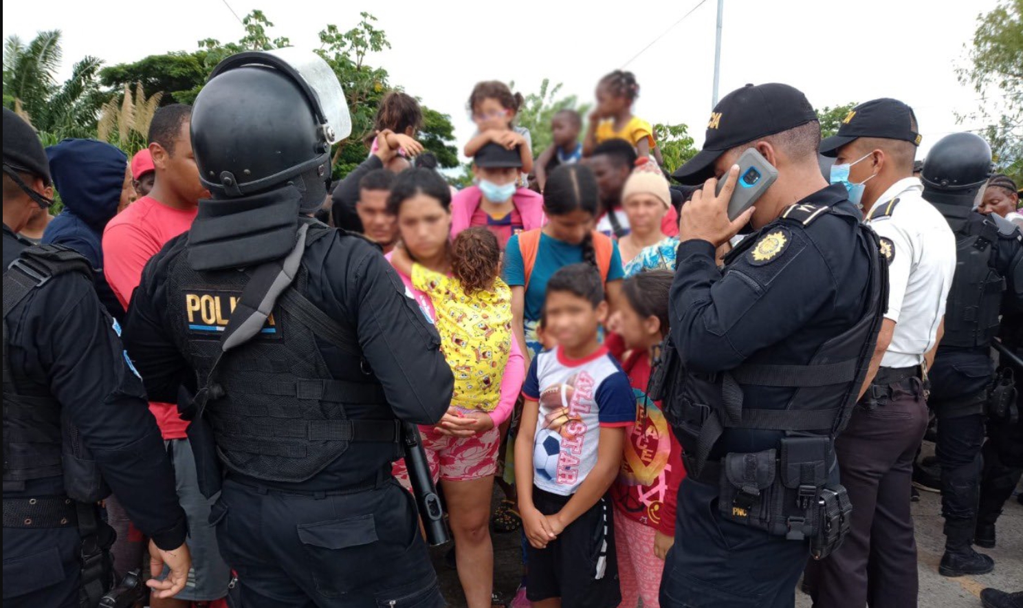 Guatemala identifica 400 migrantes que llegaron a su territorio durante la madrugada