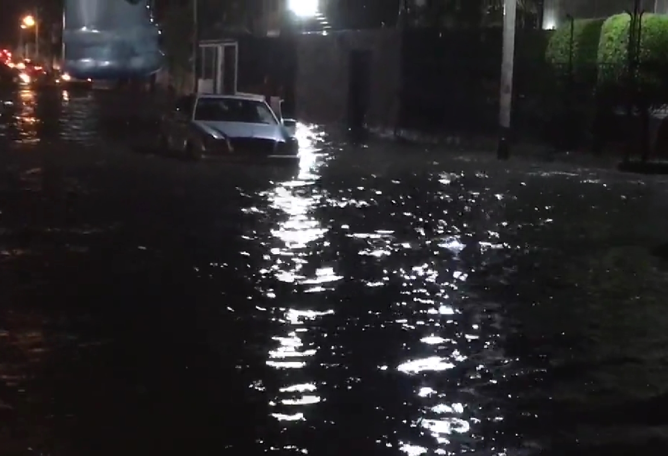 Usuarios reportan fuertes lluvias y tormenta eléctrica en Barquisimeto
