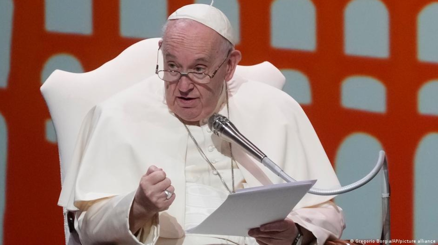 Papa Francisco pide a líderes mundiales “iniciativas” para acabar con la guerra en Ucrania