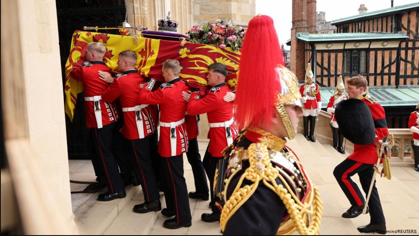 Termina funeral público de reina Isabel II con el descenso de su féretro a la cripta real en Windsor