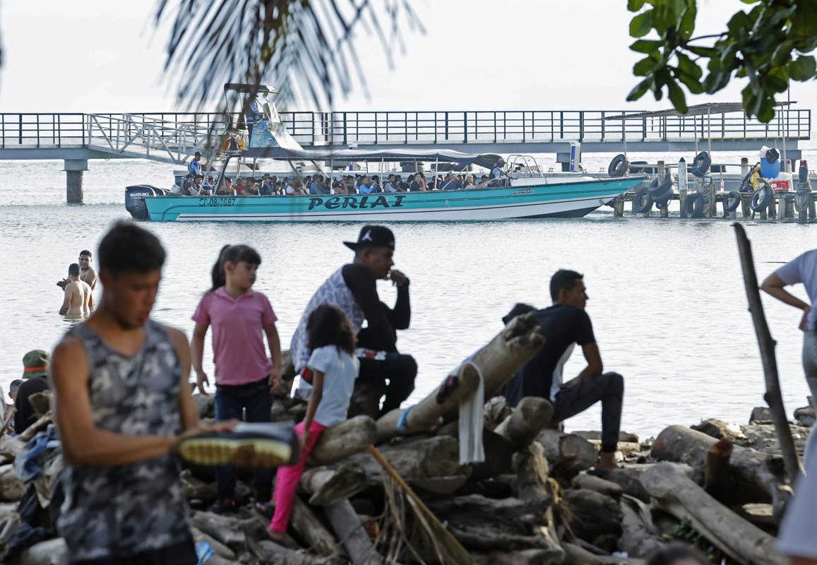 Se hunde una lancha con migrantes y uno muere ahogado en el Caribe de Panamá