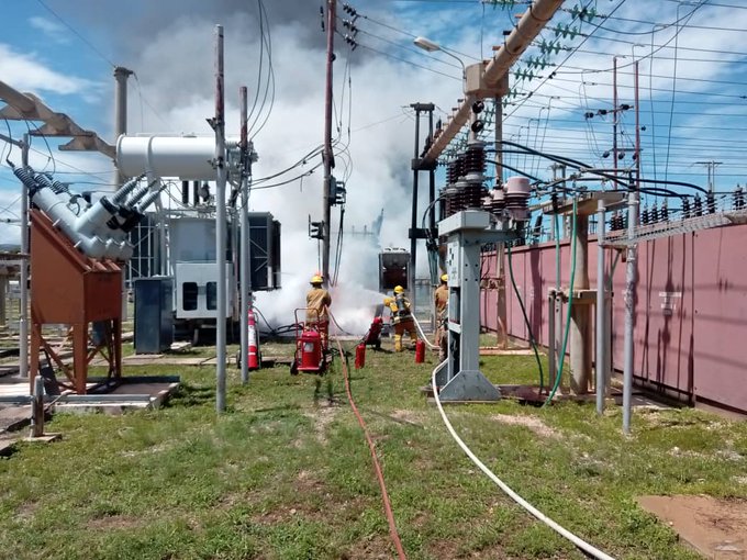 Sectores de Cumaná siguen sin luz tras explosión de transformador en subestación eléctrica