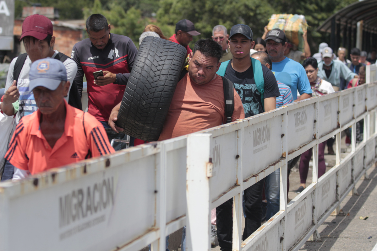Colombia cambia requisitos para facilitar tránsito en frontera con Venezuela