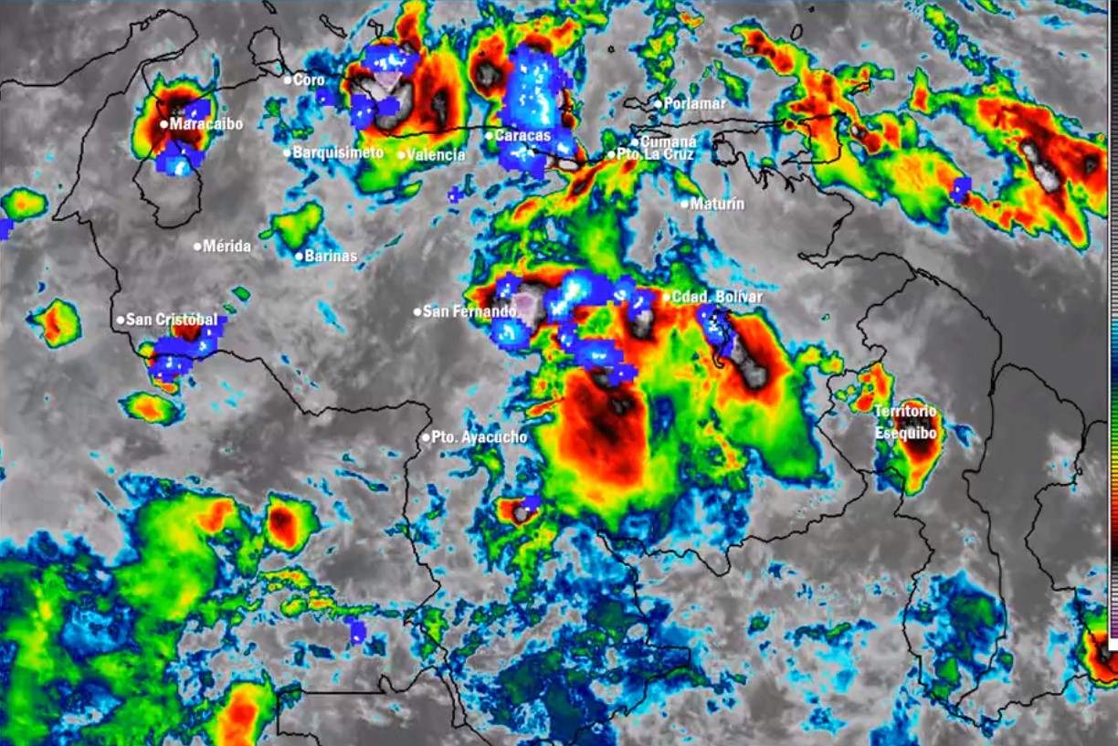 Continuarán las lluvias en Venezuela: onda tropical 47 se desplaza al occidente del país