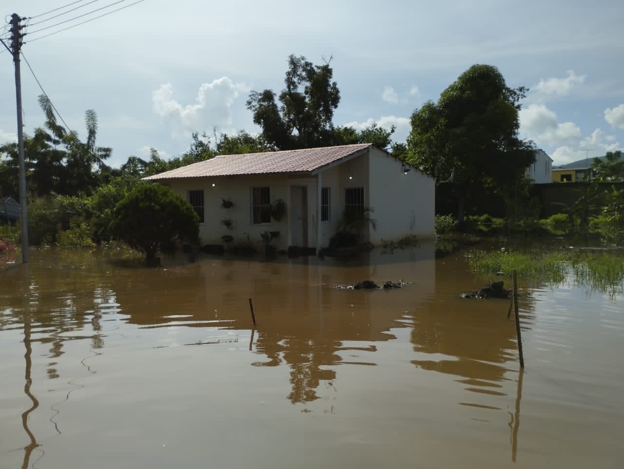 Sucre: 16 comunidades afectadas en Cumaná por desbordamiento del río Manzanares