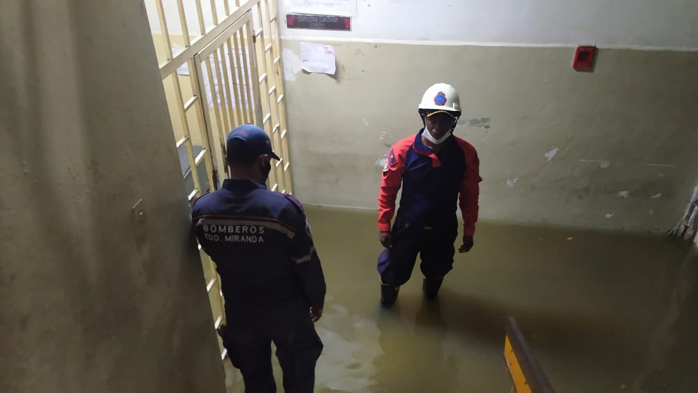 Mueren mujer y sus dos hijos en Vargas por deslizamiento de su vivienda tras aguacero